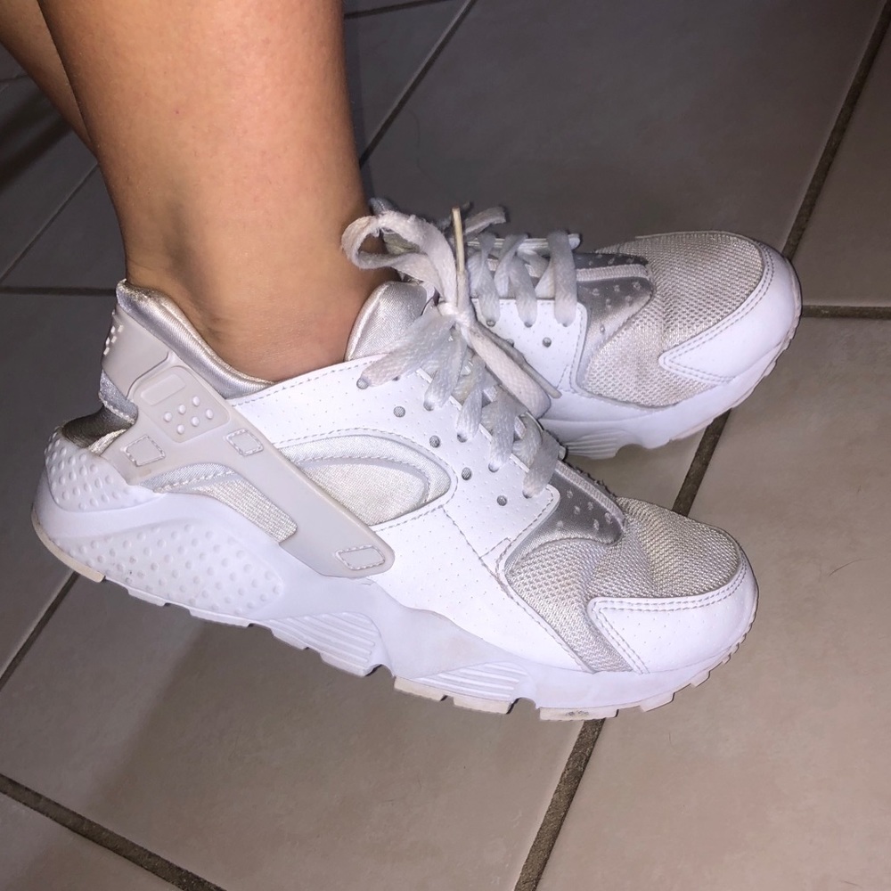 white nike huaraches